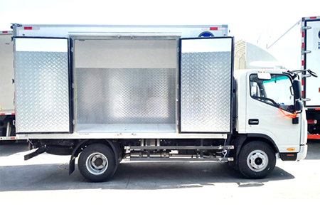 Insulated truck body